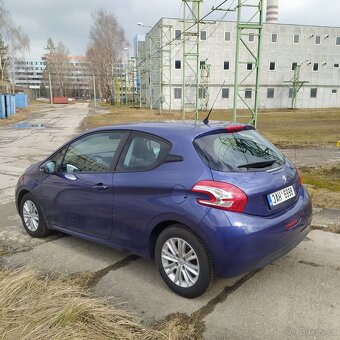 Peugeot 208 1.2 benzín 60kw, poctivých 136tkm, klima - 8