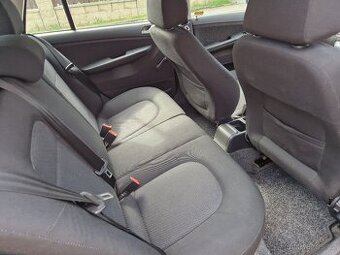 Škoda Fabia 1.2 benzin - nové ČR - 2 majitelka - - 8