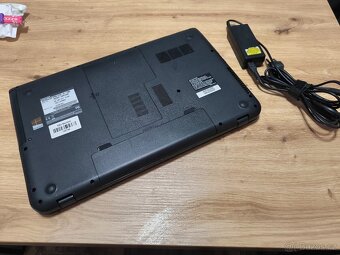 Toshiba satellite pro C70 velký 17 palců - 8