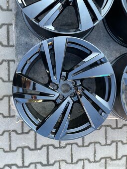 VW Touareg, kola 20" - 8