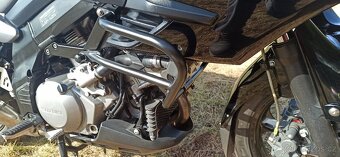 Suzuki V Strom DL 1000 - 8