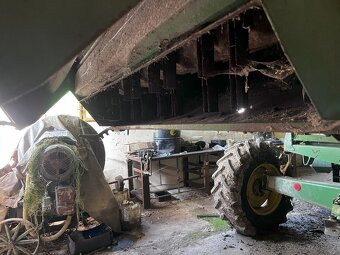 sklízecí mlátička John Deere 2064 - 8