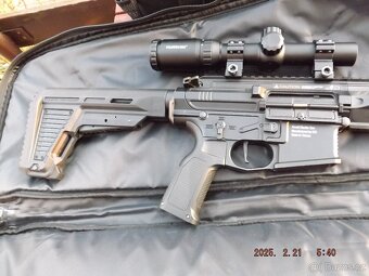 Prodám airsoftovou pistoli, samopal a veškeré vybavení - 8