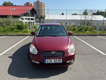 HYUNDAI ACCENT 1,4 16V 71kW - 1.maj - Klima - pouze 21000km - 8