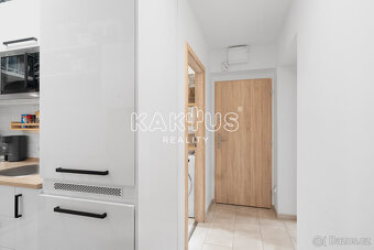 Pronájem zrekonstruovaného bytu 3+kk ( 58m2) s balkónem, uli - 8