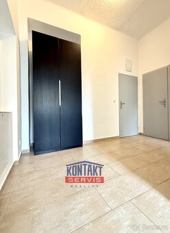 Pronájem prostorného a prosvětleného bytu 3+1 90 m2 v centru - 8