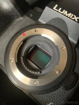 2x Lumix G7 + 3x objektiv + 13x paměťová karta + 3x baterie - 8