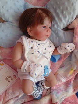 Realistická Reborn panenka zamračený chlapeček - 8