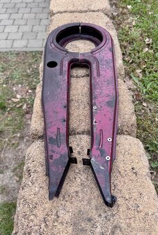 ČZ 125 175 250 - kryt řetězu - 8