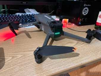 DJI Mavic 3 Pro Fly More Combo (DJI RC) - 8