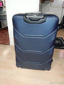 Cestovní skořepinový kufr i s kolečkami - 8
