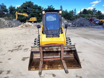 Nakladač CAT 226 - 8