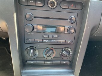 Prodávám Ford Mustang 4,6 GT V8 224kW - 8