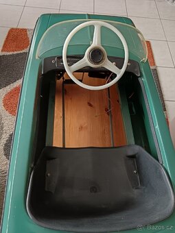 ŠLAPACÍ AUTÍČKO MOSKVIČ - 8