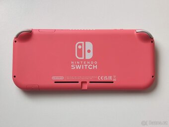 Nintendo Switch Lite záruka Alza +10 her - 8
