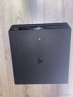PS4 pro 1TB + 3 ovladače + ps4 kamera - 8