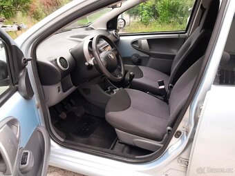 Toyota Aygo 1.0i 50kW rok 2009 naj.183tis. NOVÁ STK - 8
