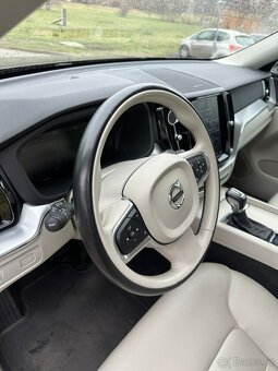 Na prodej Volvo XC60 2019 T5 Momentum 184 kW - 8