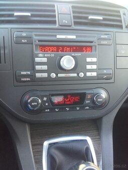 Prodám Ford C Max 1, 8 TDCI Ghia r.2010 - 8