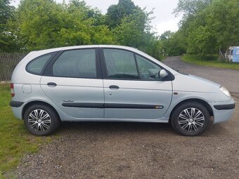 Renault Scenic 1.6i 16V - 8
