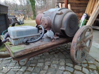 Stabilní historický elektromotor - 8