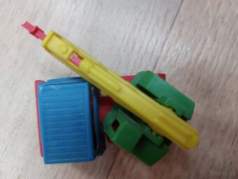 retro plastový autojeřáb,bílý koníček; dekorace soška delfín - 8