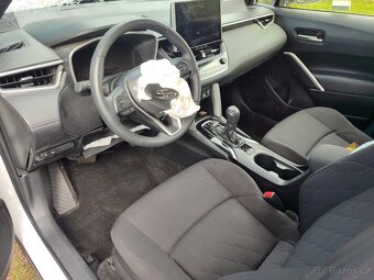 Predám havarovanú Toyota Corolla Cross 2.0 benzin+Hev 112 kW - 8