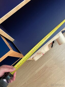 Knihovna plus stolek - 8