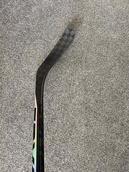 Nová kompozitová hokejka BAUER SYNC - 8