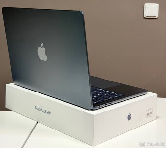 MacBook Air M2 2022 /8GB RAM/M2/256GB SSD/ Záruka - 8