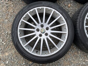 Alu orig letni sada Alfa Romeo 5x98 7J ET40,5 215/45 R17 - 8