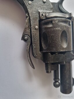 Historický revolver Bull Dog ráže 320 corto - 8