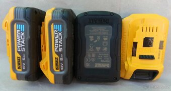 Baterie DeWalt 5Ah 1,7Ah 18V Power Stack a nabíječka DCB1104 - 8