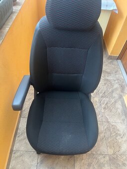 Sedadlo řidiče - 8