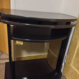Moderní tv stolek s otáčecí deskou a skleněnými dvířky - 8
