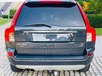 Volvo XC90 2.4 D5 AUT 1.MAJITEL 7 MÍST KAMERA TAŽNÉ SERVISKA - 8