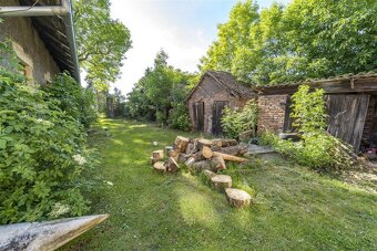 Pěčice, prodej rodinného domu 206 m2 (3 byty, sklady 2700 m2 - 8