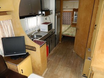 Velký dvouosý karavan Dethleffs - 8