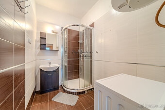 Prodej krásného bytu 2+kk s předzahrádkou a zahradou v ul. E - 8