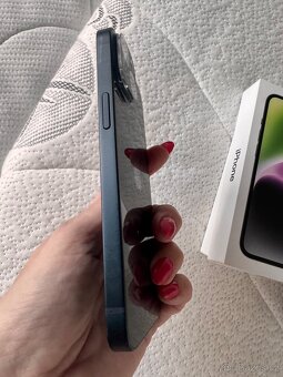 Prodám iPhone 14 128 GB modročerný Top stav - 8