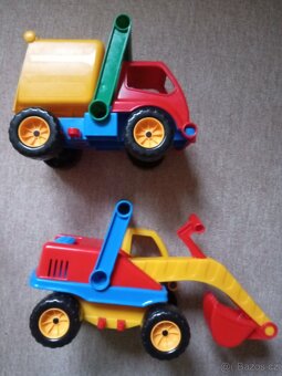 Náklaďák,bagr,robot,koník,traktor,autobus,kombajn,sanitka - 8