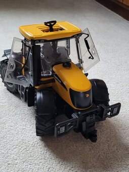 Bruder traktor JCB Fastrac - 8