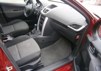 Peugeot 207 1.6HDi 80kw,CZ,2.maj.panorama nafta 80 kw - 8