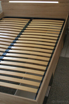 Postel 140×200 cm s roštem, matrací a úložným prostorem - 8
