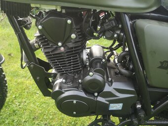 Brixton 125, nový, škrábanec na nádrži. - 8