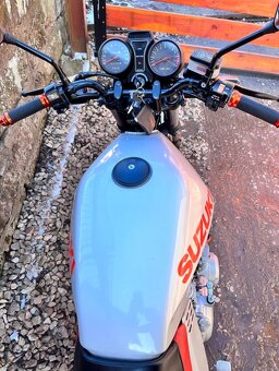 Suzuki Katana 650G - 8