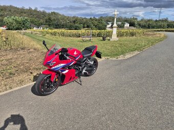 Honda CBR 650r - 8