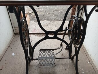 STAROŽITNÝ ŠICÍ STROJ - 8