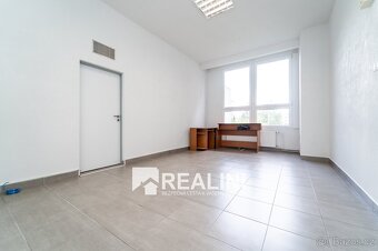 Na prodej obchodní prostor o velikosti 832m2 v centru Karvin - 8