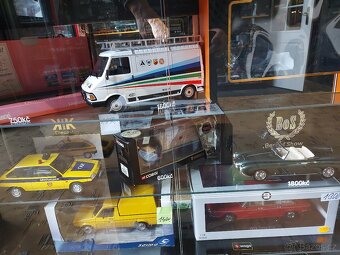 Modely automobilů 1:18 - 8